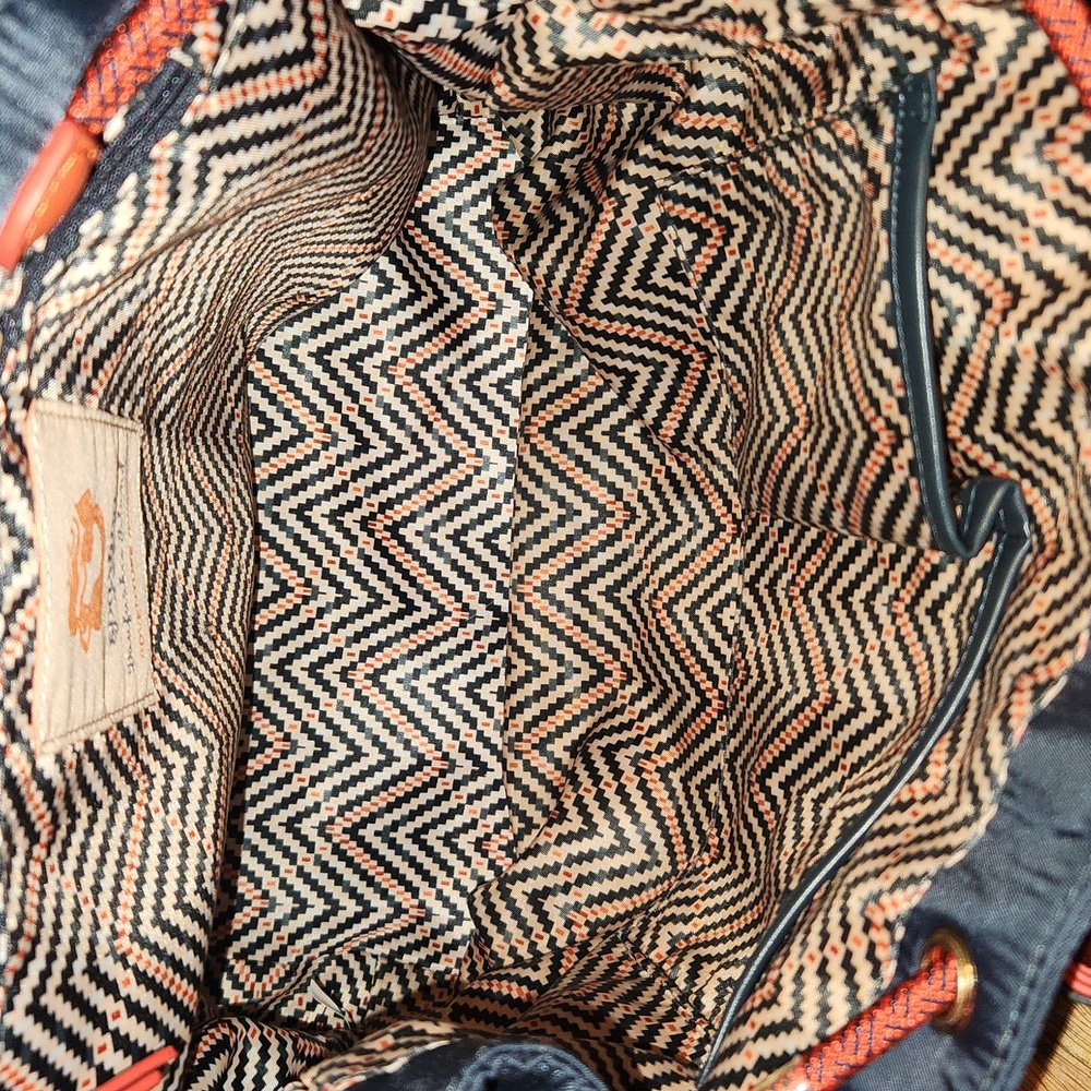 NWOT- SPARTINA 449 NAVY BLUE & CORAL HERRINGBONE TASSLE BACKPACK W/ADJUST STRAPS - Picture 7 of 10